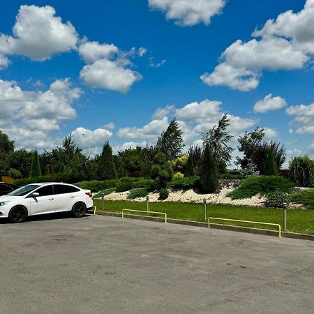 Ні Пуху, Ні Пера! Hotell Reshetylivka Exteriör bild