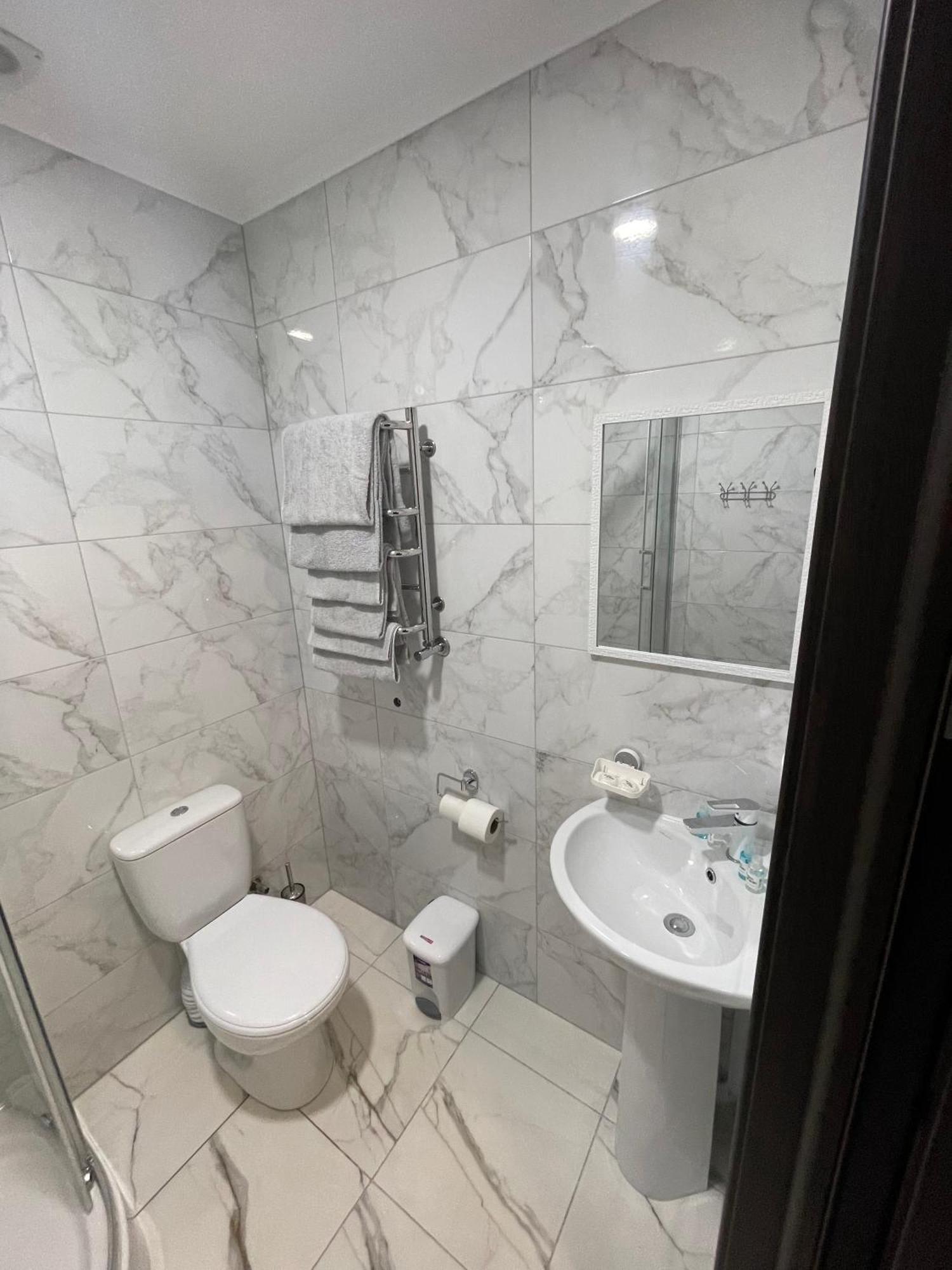 Ні Пуху, Ні Пера! Hotell Reshetylivka Exteriör bild