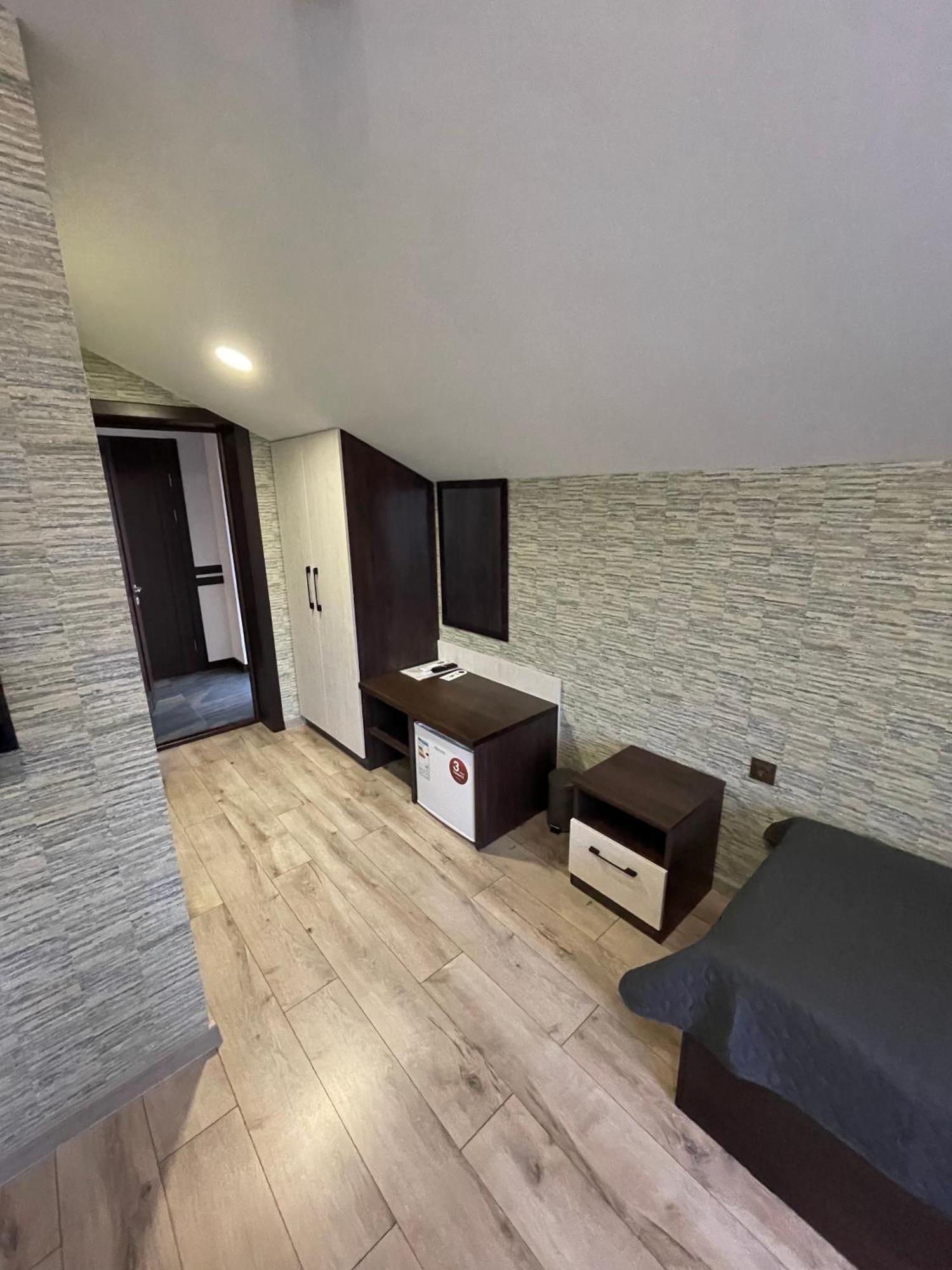 Ні Пуху, Ні Пера! Hotell Reshetylivka Exteriör bild